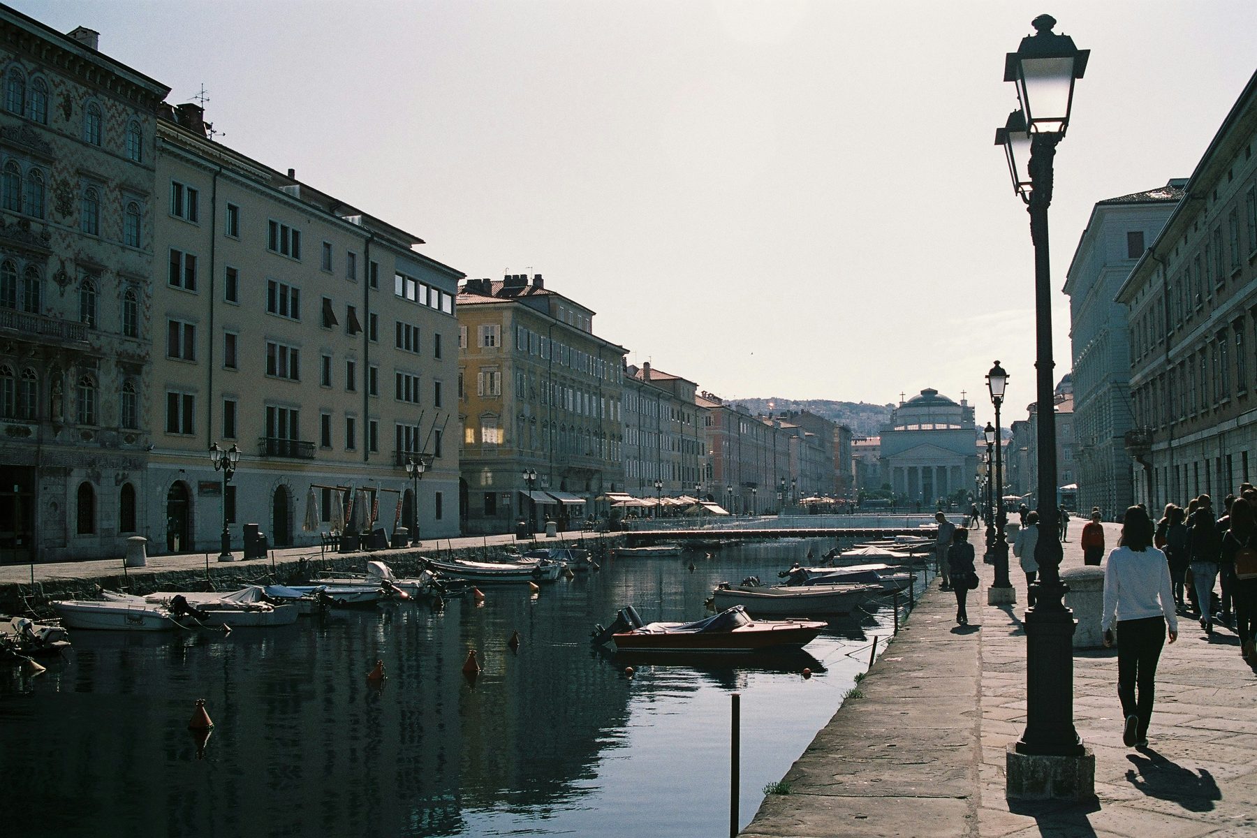 Il Canal Grande di Trieste in una giornata di sole