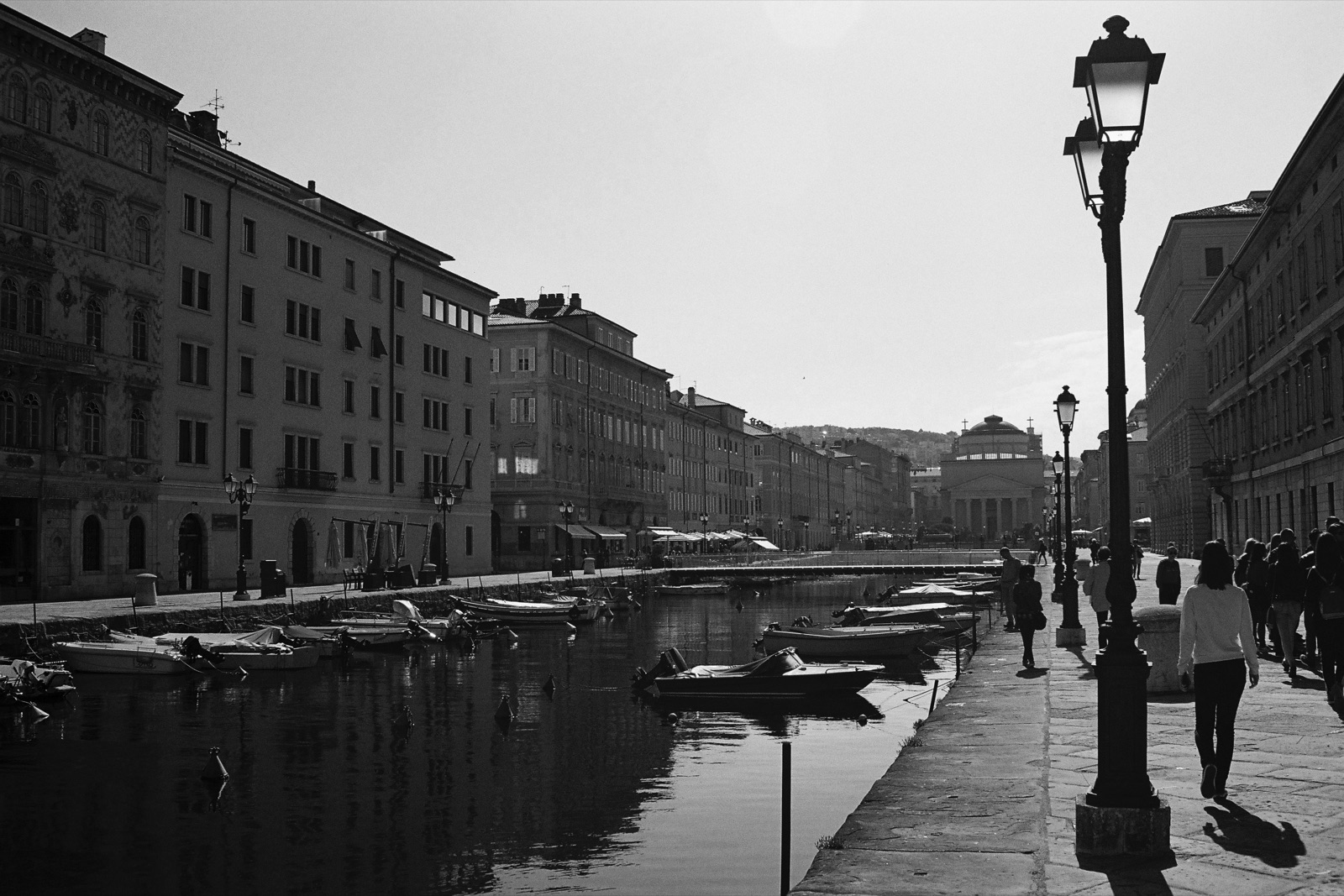 Il Canal Grande di Trieste, vista in bianco e nero