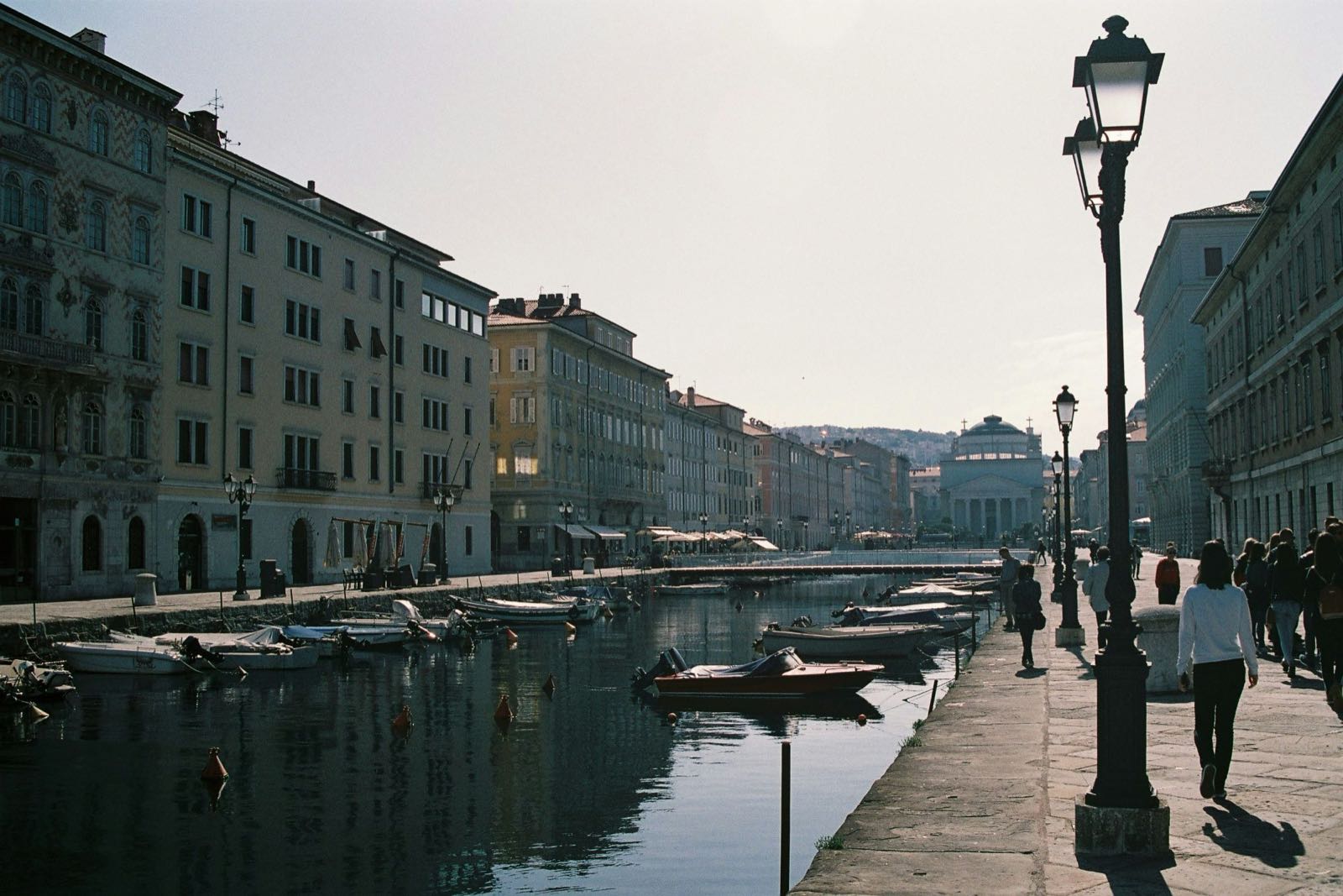 Canal Grande di Trieste, dettaglio editoriale